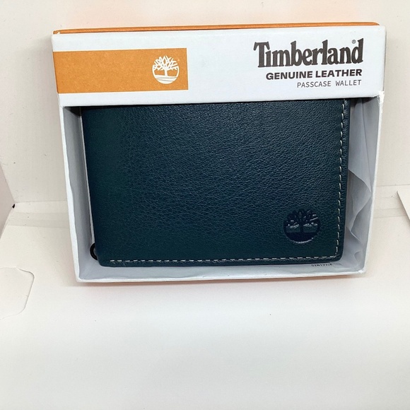 Timberland Passcase Leather Wallet in Navy - NWT - Picture 1 of 6